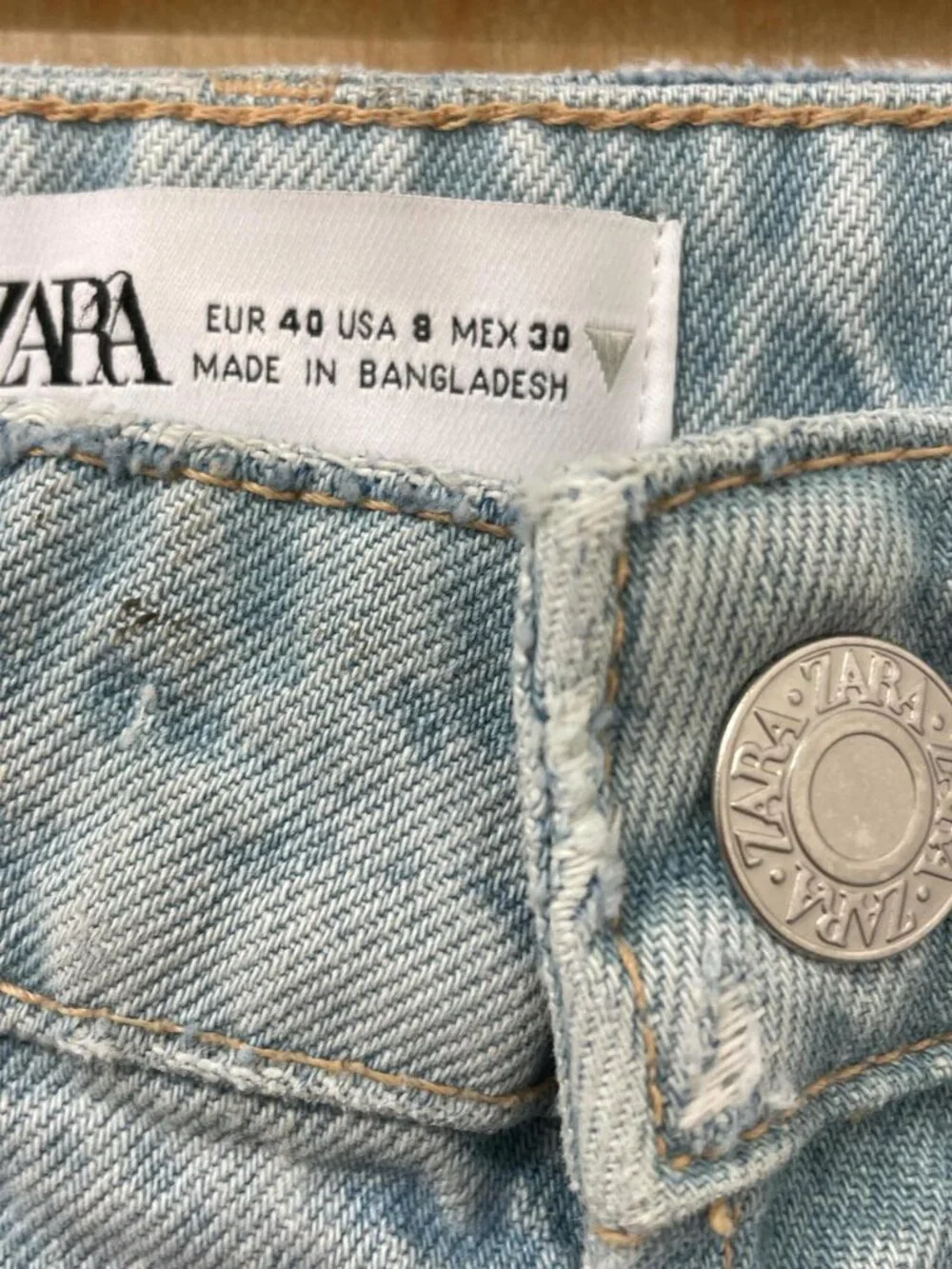 Zara Women's Light Blue Distressed Jeans
